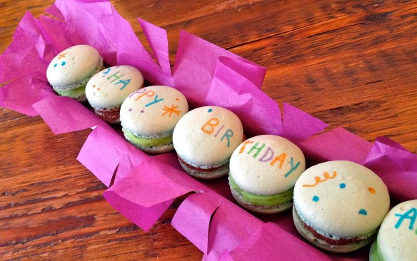 Macarons  (Single "o")
